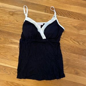 A pea in the pod nursing top